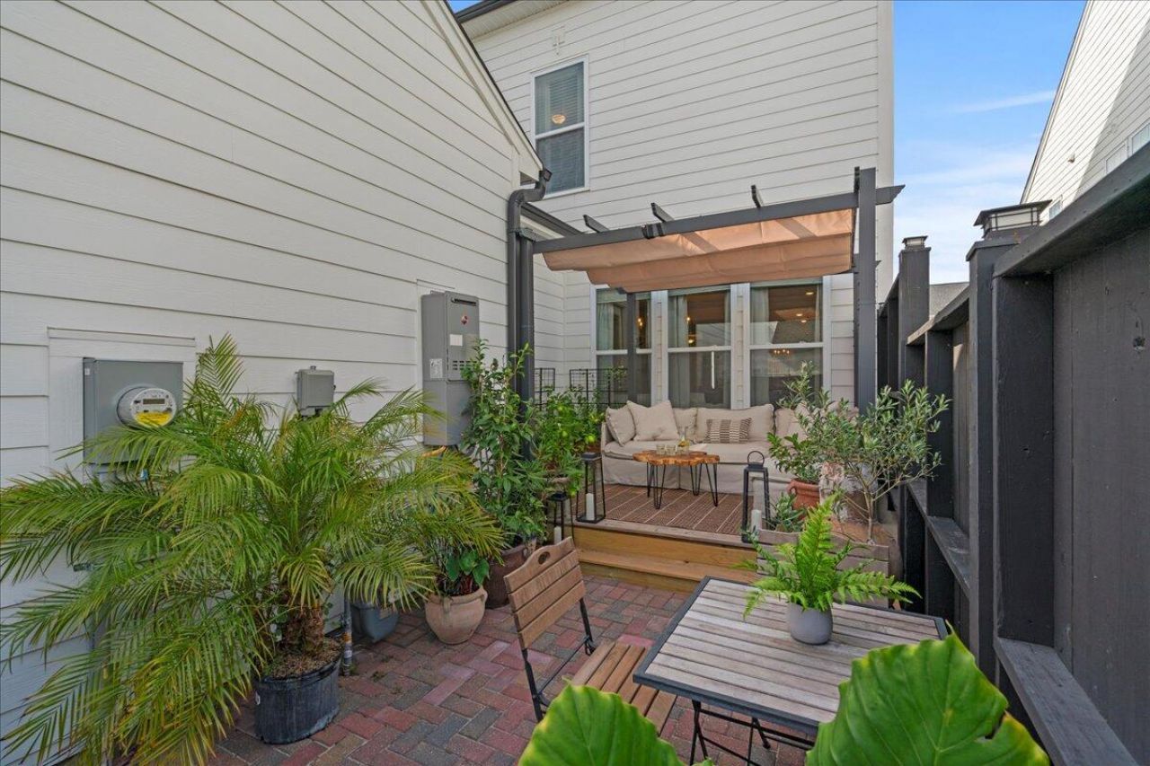 1011 Swamp Harrier Avenue Photo 32