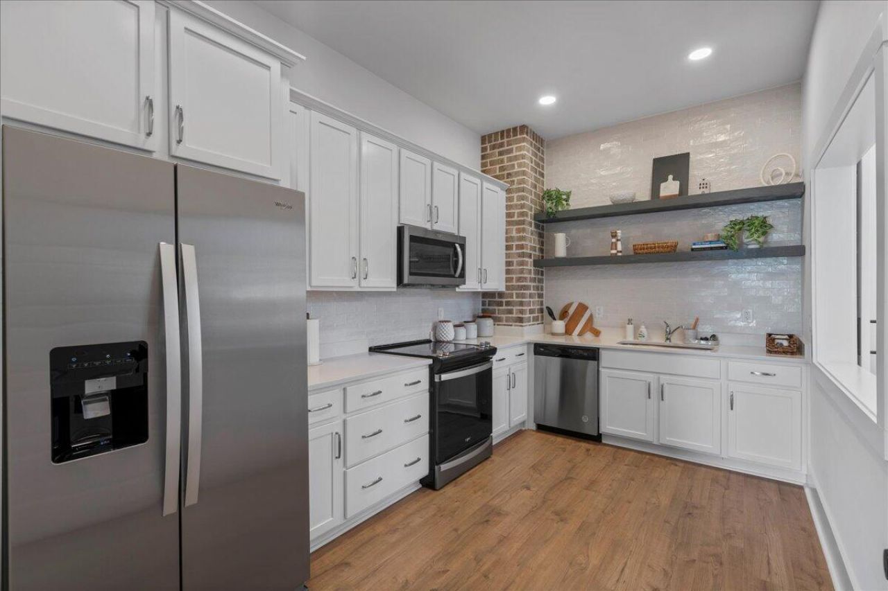 1011 Swamp Harrier Avenue Photo 38