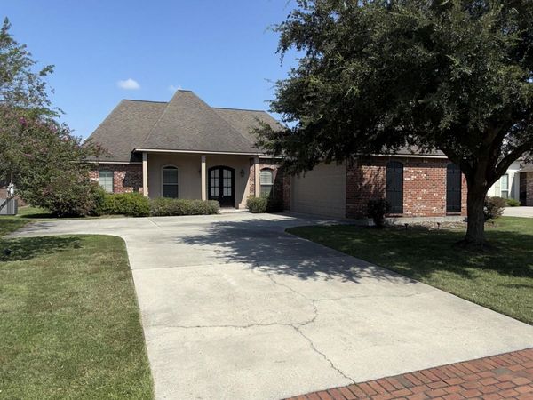38082 Timber Trace Ct, Prairieville, LA 70769