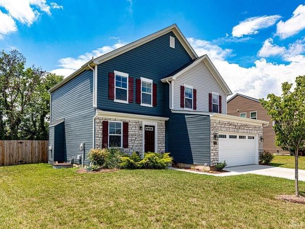 1221 Waterbury Drive, Franklin, OH 45005