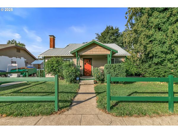 608 S IVY ST, Medford, OR 97501