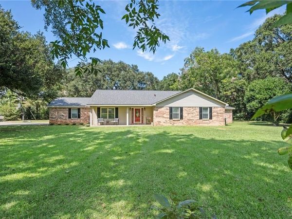 10615 Yucca Drive E, Theodore, AL 36582