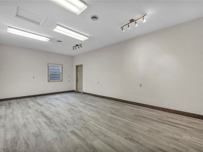 5374 Oberlin Avenue, Lorain, OH 44053 Photo 17