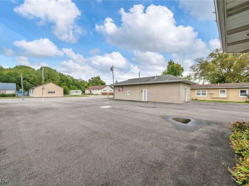 5374 Oberlin Avenue, Lorain, OH 44053 Photo 3