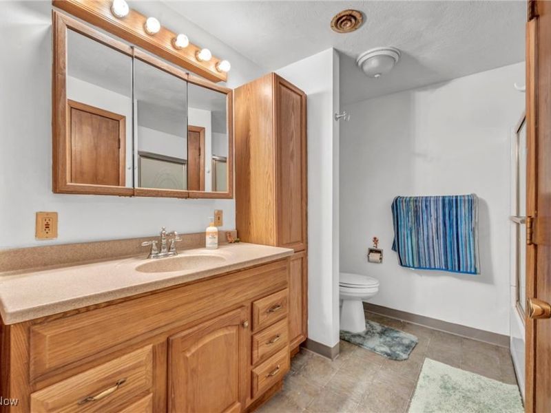 5374 Oberlin Avenue, Lorain, OH 44053 Photo 37