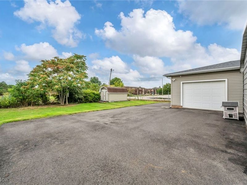 5374 Oberlin Avenue, Lorain, OH 44053 Photo 4