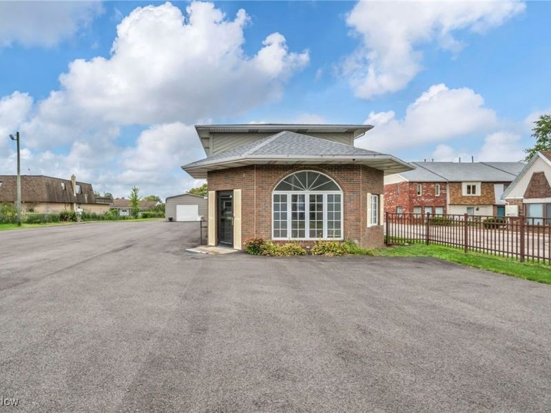 5374 Oberlin Avenue, Lorain, OH 44053 Photo 8