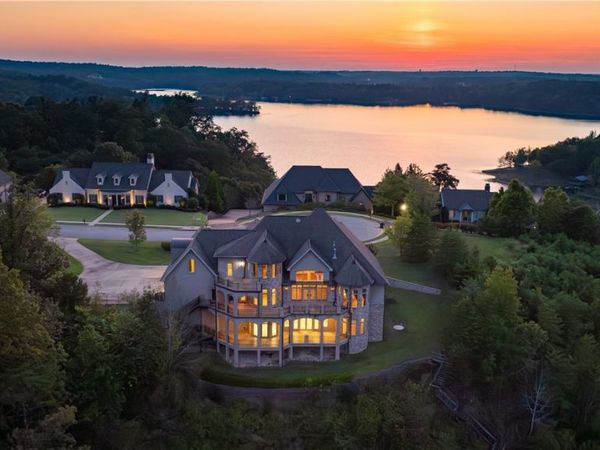 10251 Lake Side Drive, Tuscaloosa, AL 35406