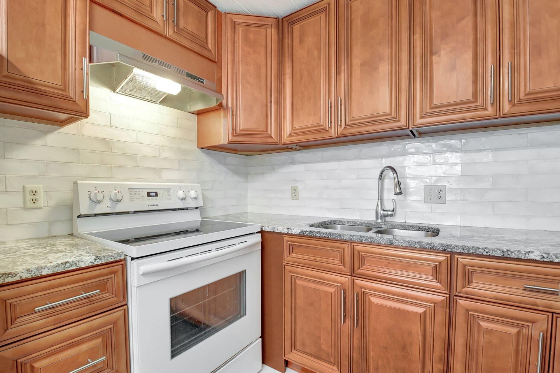 400 Village Green Circle W, Unit 212, Palm Springs, FL 33461 Photo