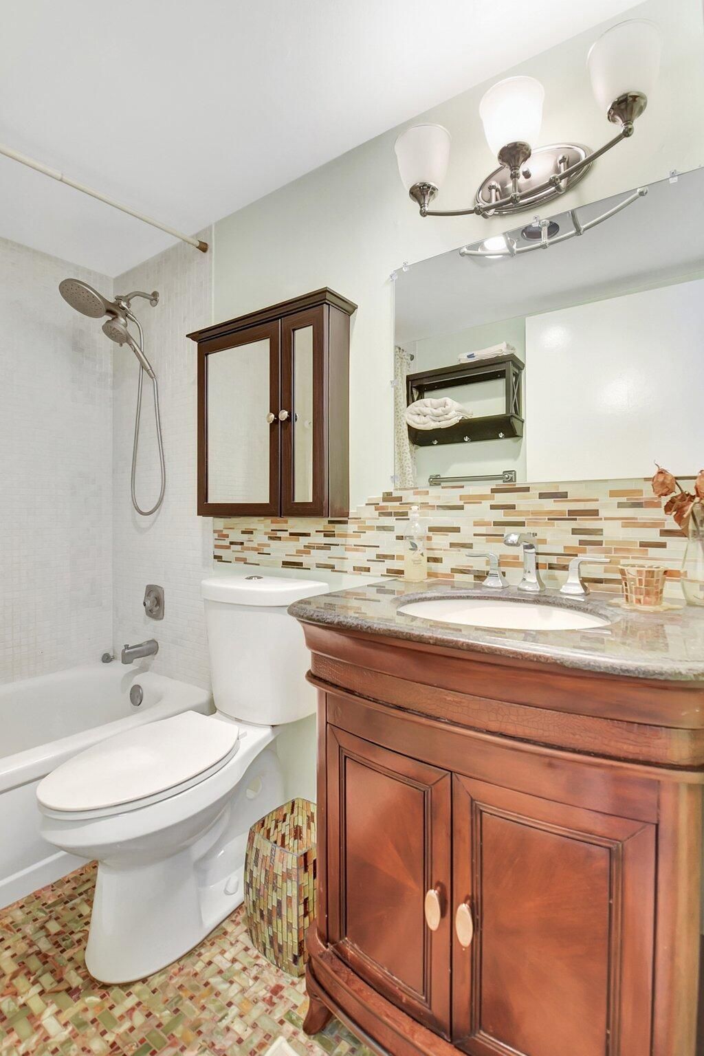 400 Village Green Circle W, Unit 212, Palm Springs, FL 33461 Photo