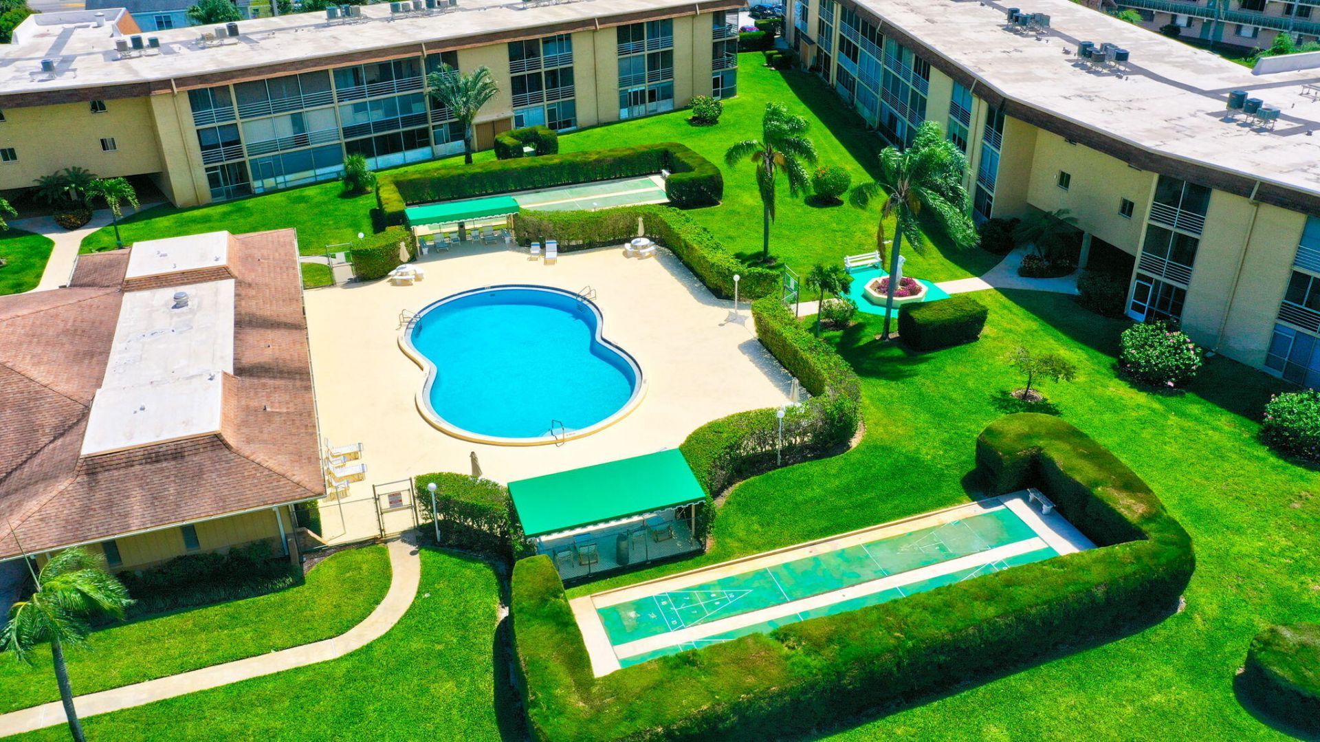 400 Village Green Circle W, Unit 212, Palm Springs, FL 33461 Photo