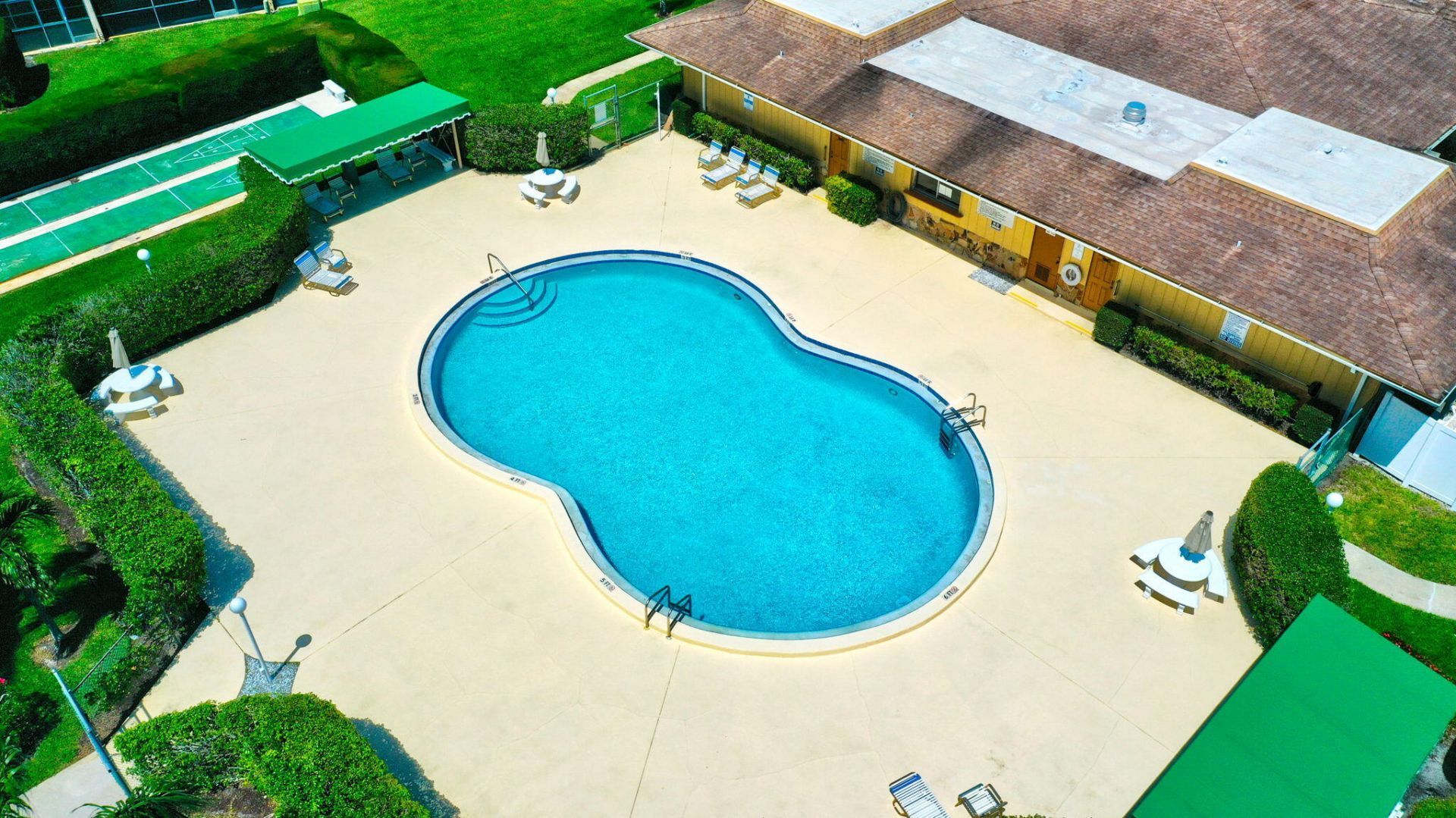 400 Village Green Circle W, Unit 212, Palm Springs, FL 33461 Photo