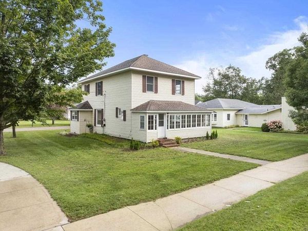 605 E Lake Street, Harbor Springs, MI 49740