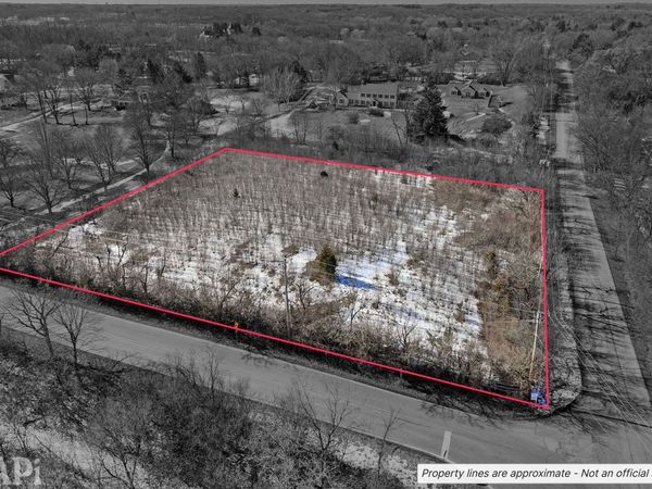 599 N Plum Tree Road, Barrington Hills, IL 60010