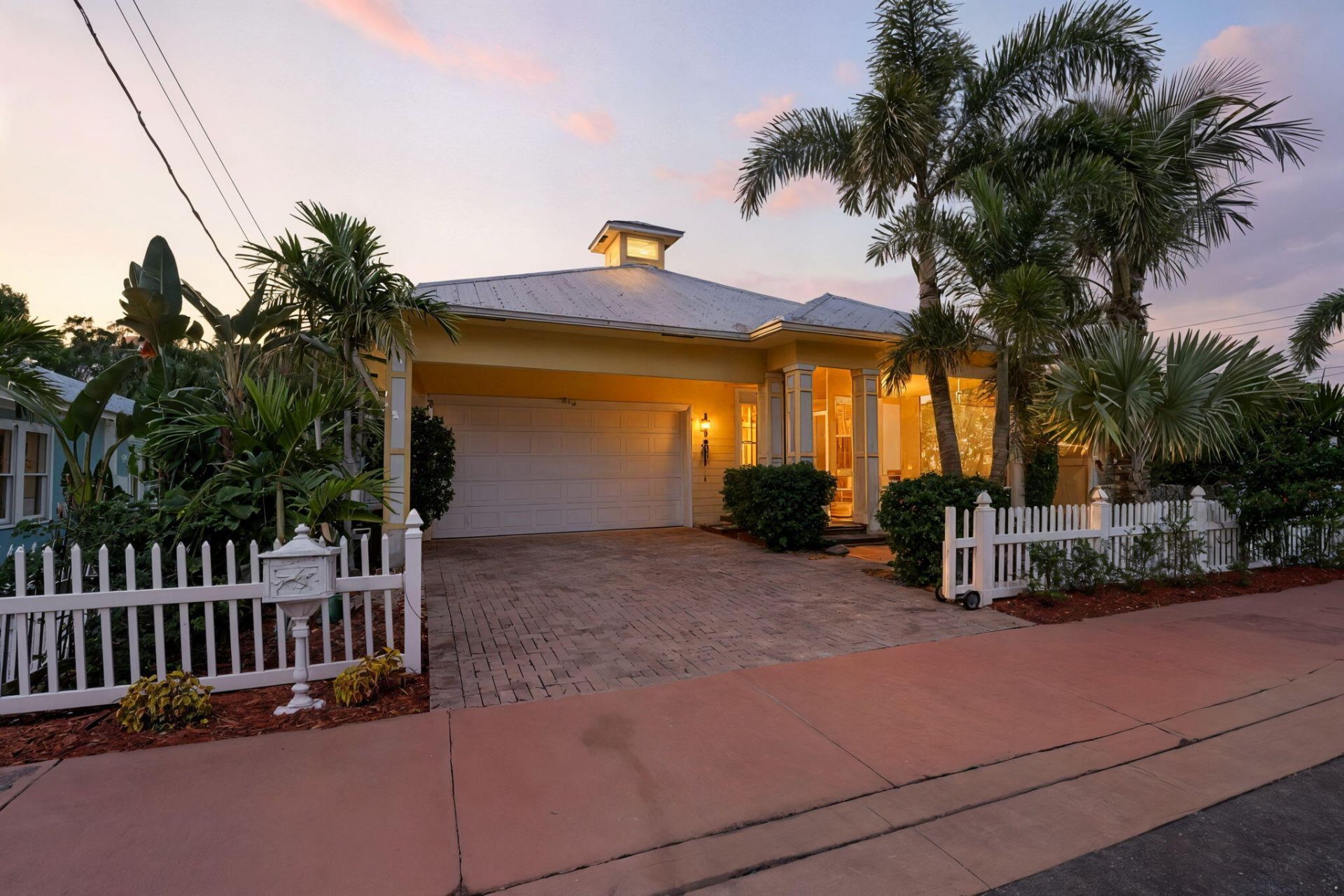 412 SW Akron Avenue, Stuart, FL 34994 Photo