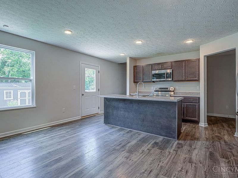 1221 Waterbury Drive, Carlisle, OH 45005 Photo 10