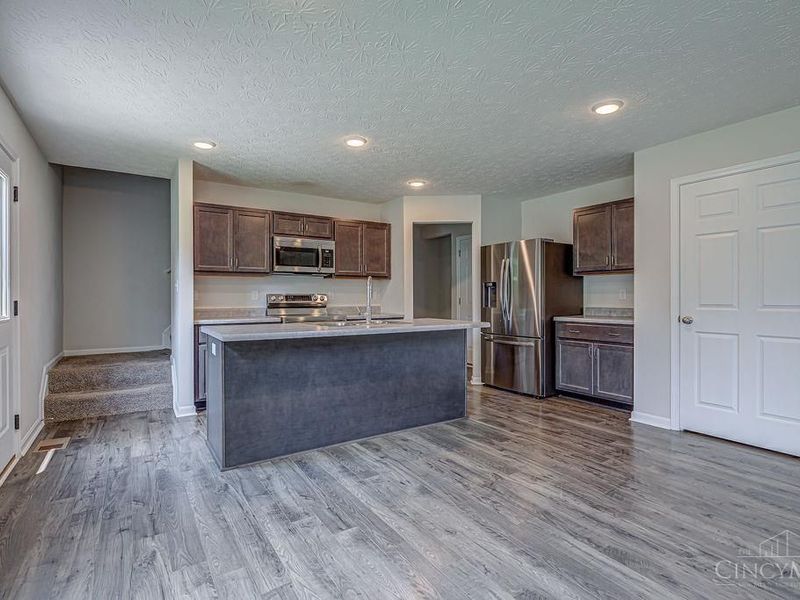 1221 Waterbury Drive, Carlisle, OH 45005 Photo 11