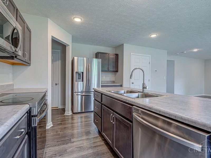 1221 Waterbury Drive, Carlisle, OH 45005 Photo 12