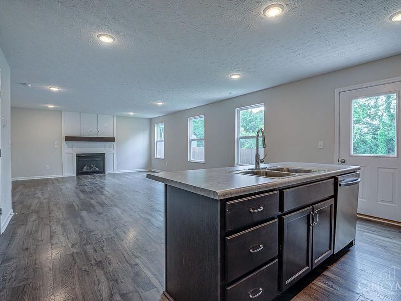 1221 Waterbury Drive, Carlisle, OH 45005 Photo 13