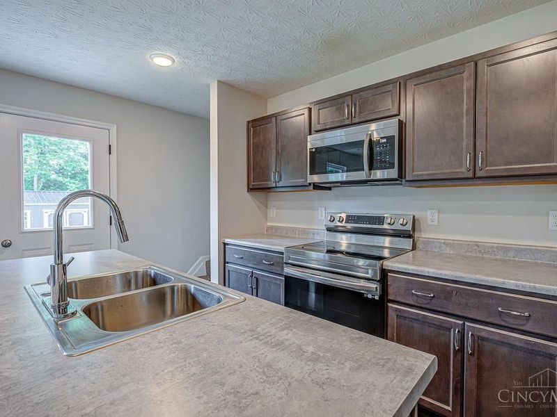 1221 Waterbury Drive, Carlisle, OH 45005 Photo 14