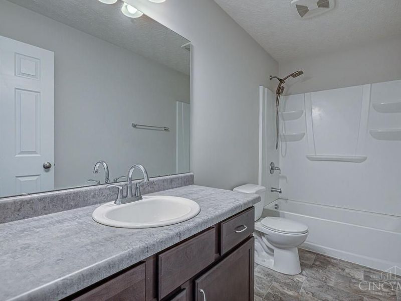 1221 Waterbury Drive, Carlisle, OH 45005 Photo 16