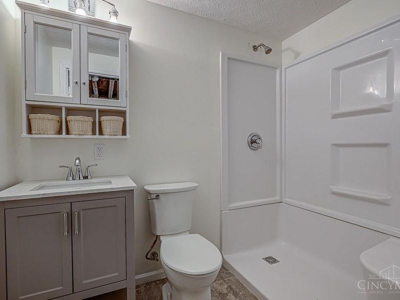 1221 Waterbury Drive, Carlisle, OH 45005 Photo 29