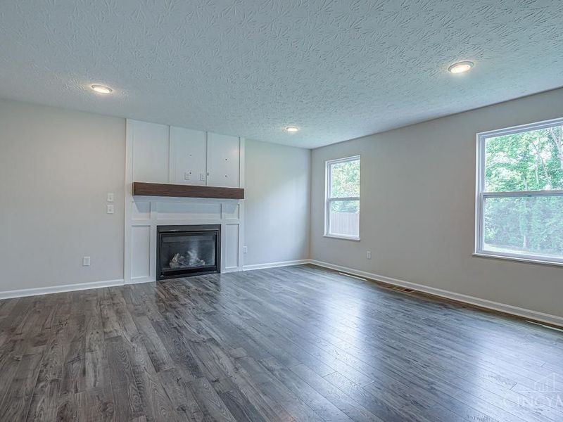 1221 Waterbury Drive, Carlisle, OH 45005 Photo 8