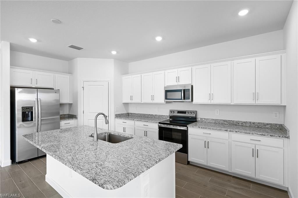 3083 Weston Manor Dr, Alva, FL 33920 Photo