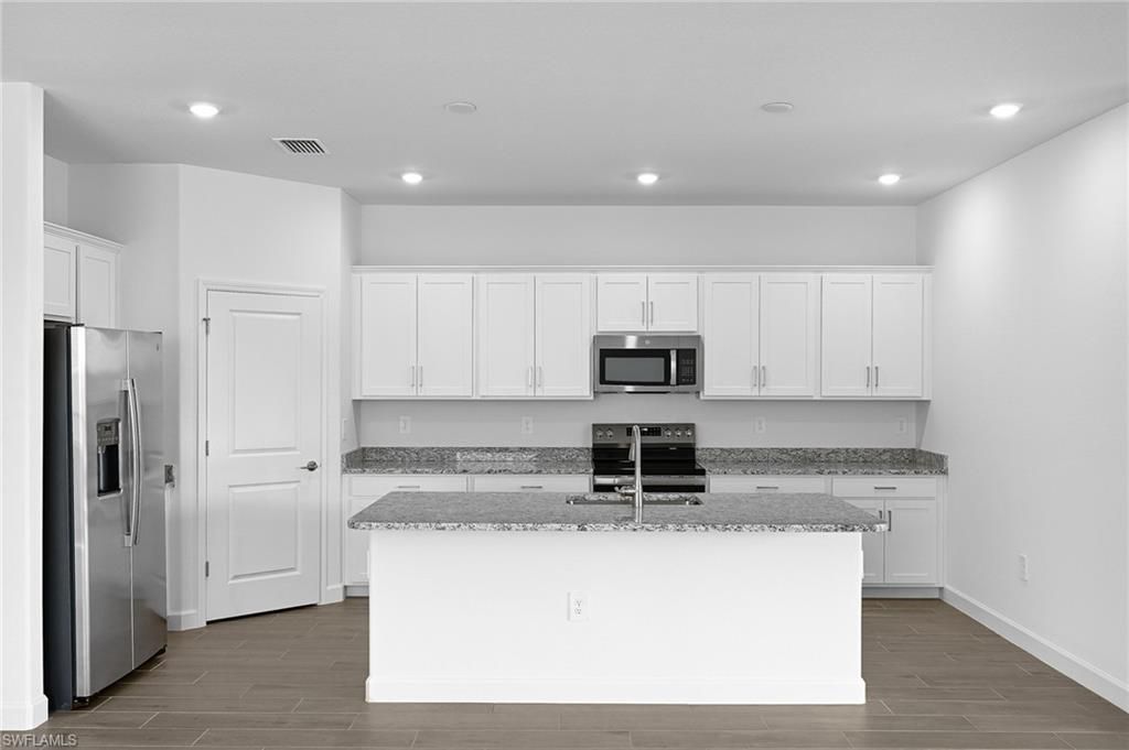 3083 Weston Manor Dr, Alva, FL 33920 Photo