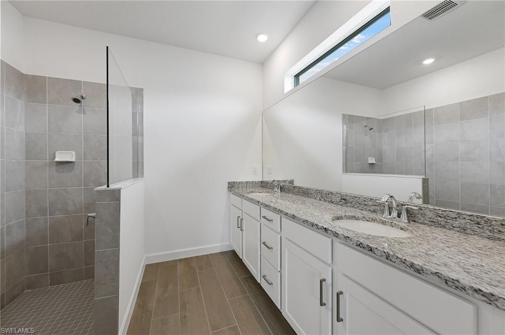 3083 Weston Manor Dr, Alva, FL 33920 Photo