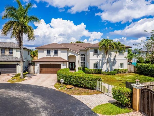 16335 SW 93rd St, Miami, FL 33196