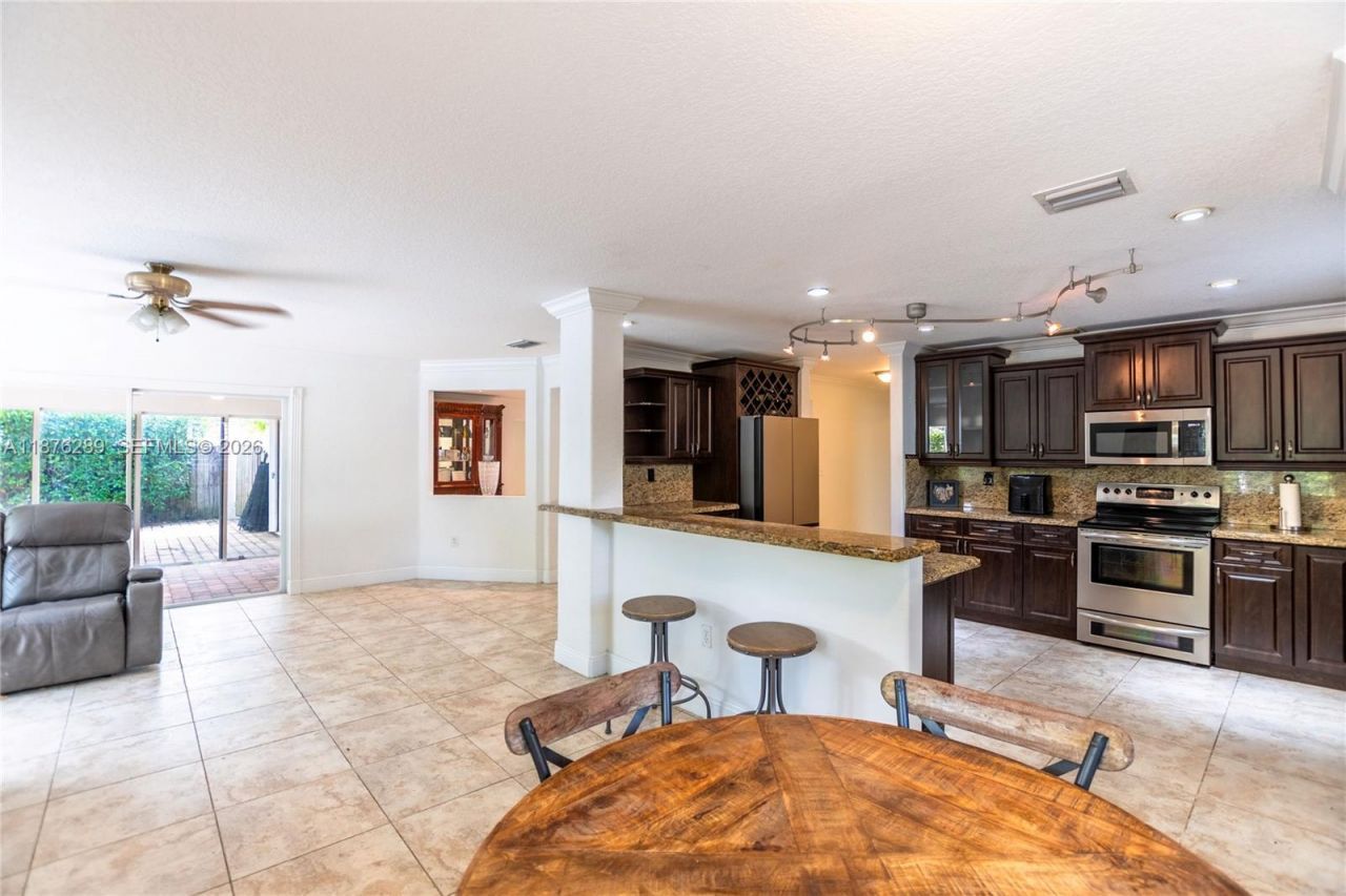 16335 SW 93rd St, Miami, FL 33196 Photo