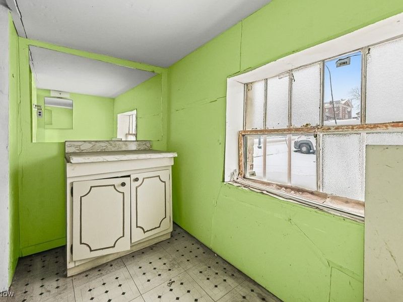 361 E Main Street, Alliance, OH 44601 Photo 8