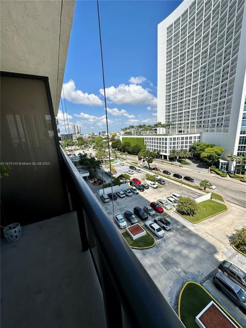 600 NE 36th St, Unit 814, Miami, FL 33137 Photo