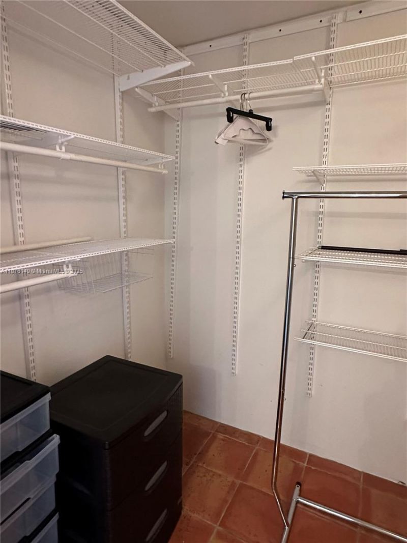 600 NE 36th St, Unit 814, Miami, FL 33137 Photo