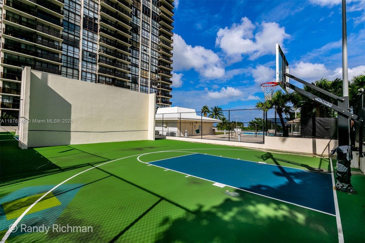 600 NE 36th St, Unit 814, Miami, FL 33137 Photo