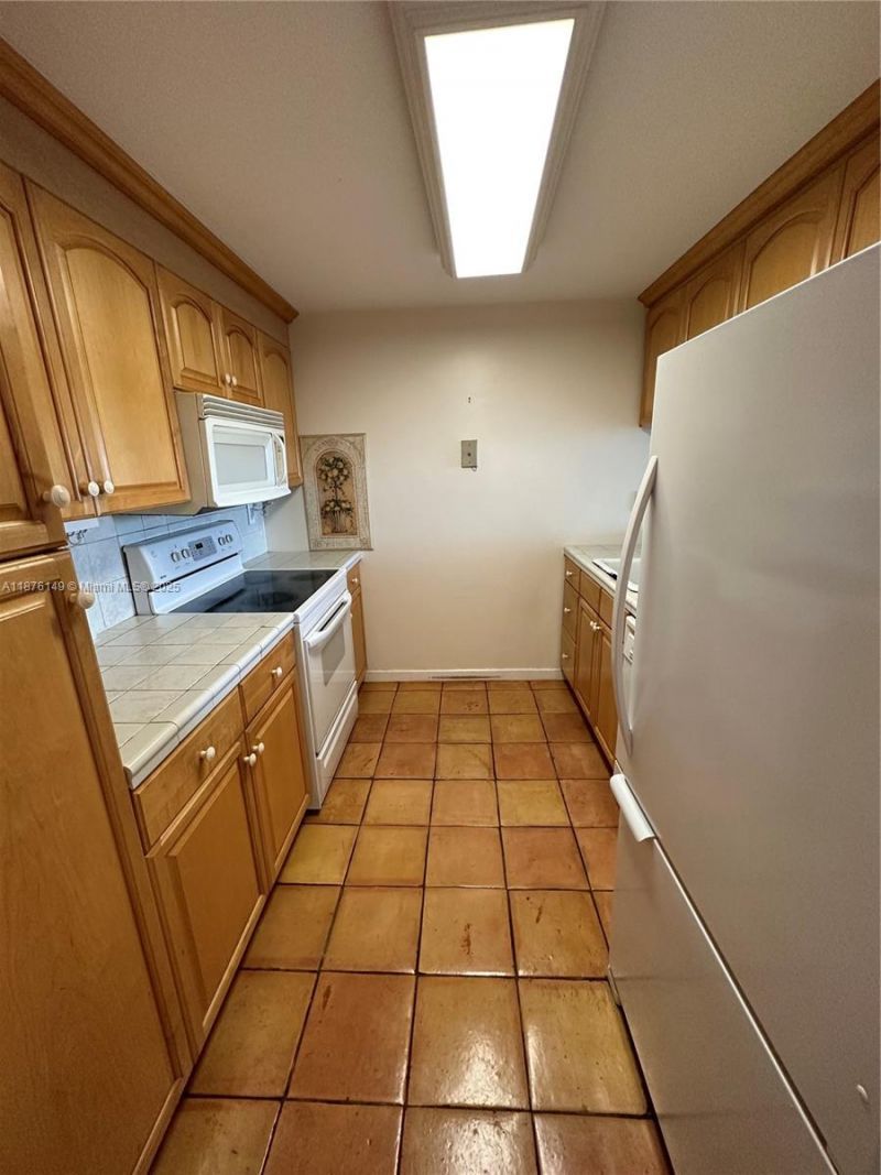 600 NE 36th St, Unit 814, Miami, FL 33137 Photo