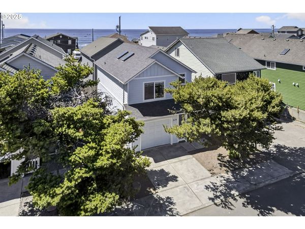 929 NW SPRING ST, Newport, OR 97365