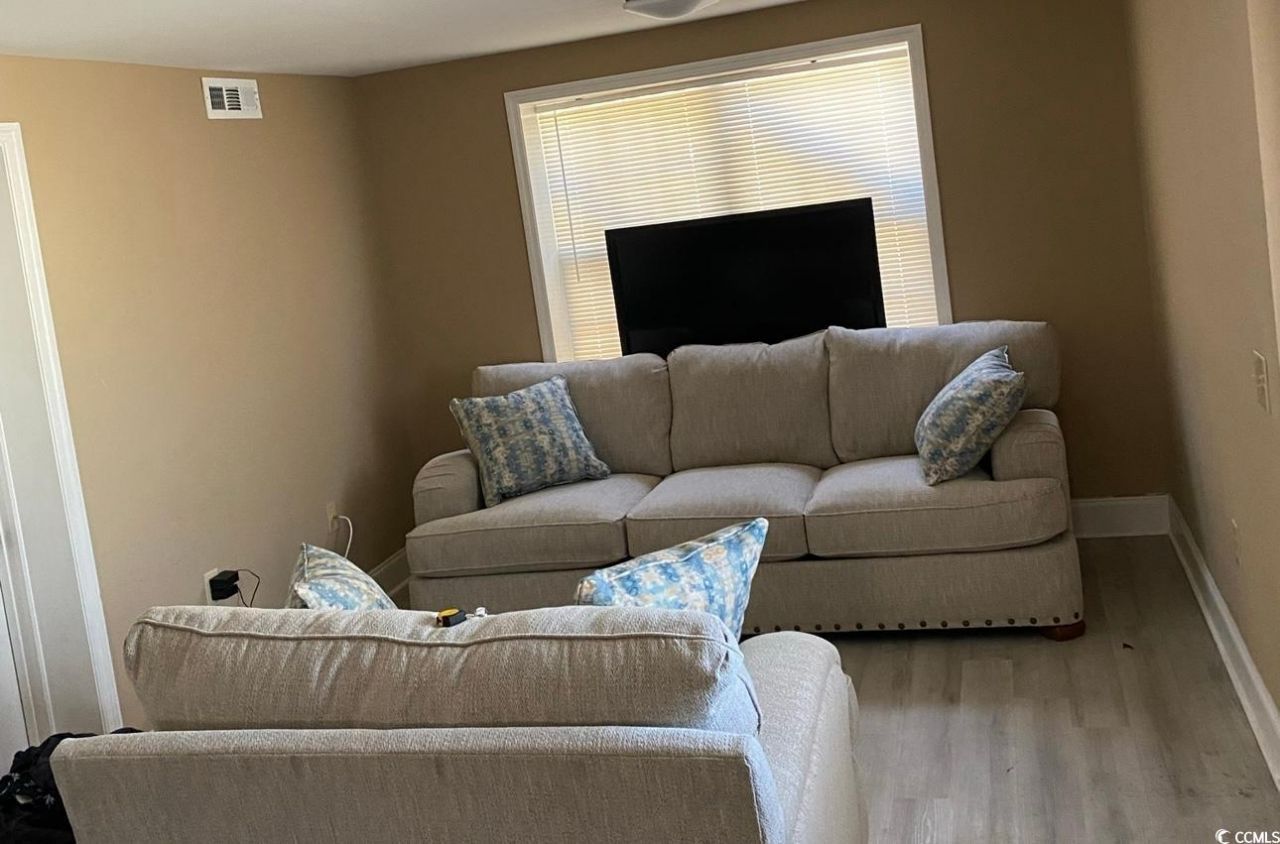 2250 Iris St. Photo 6