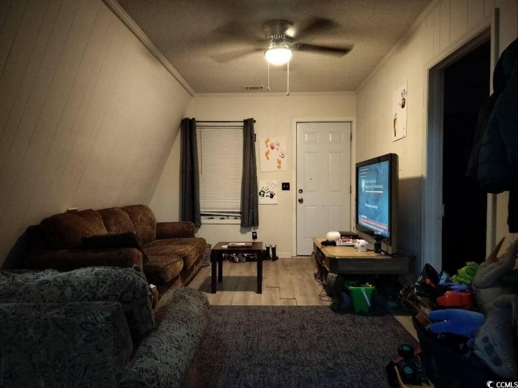 2250 Iris St. Photo 9