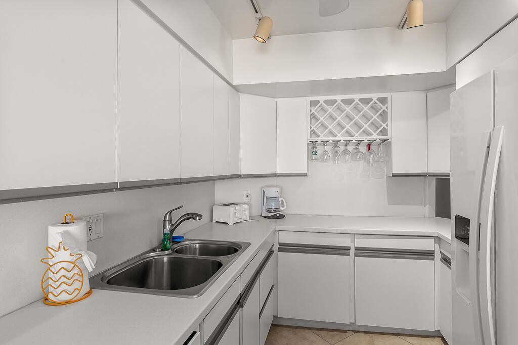 1133 W Ocean Drive, Unit 13, Key Colony, FL 33051 Photo