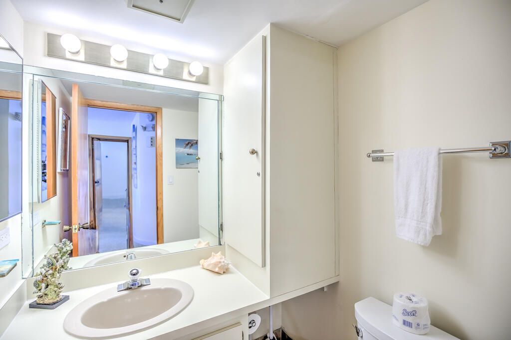 1133 W Ocean Drive, Unit 13, Key Colony, FL 33051 Photo