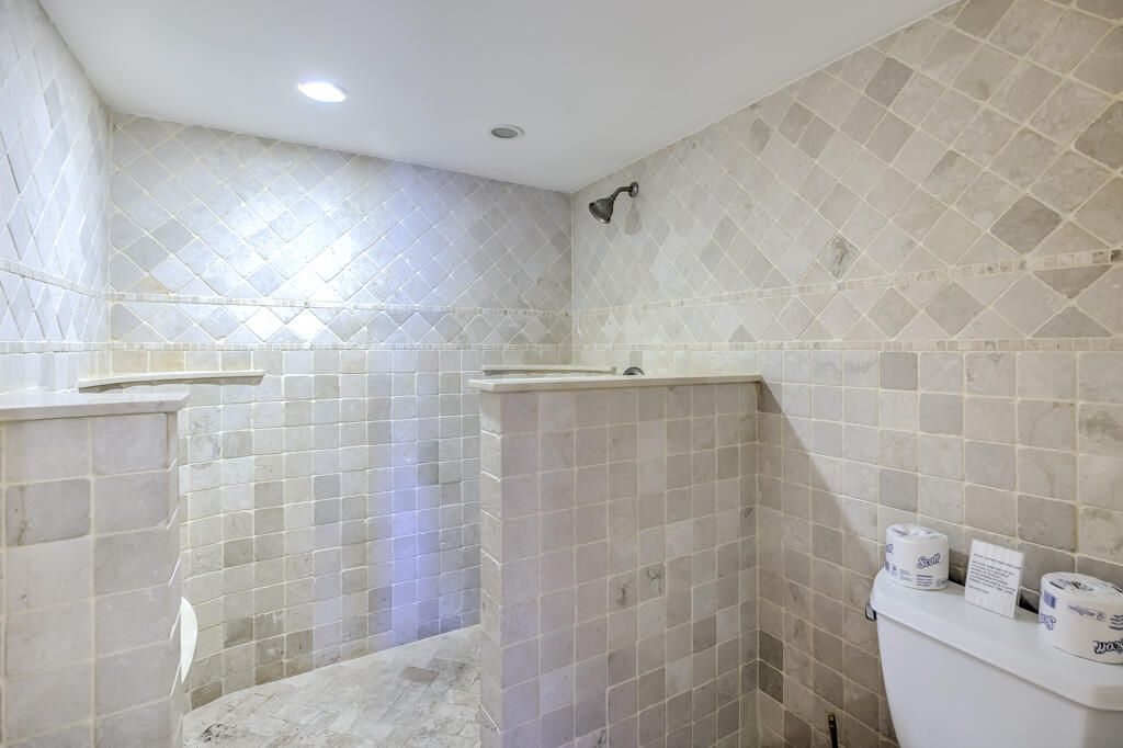 1133 W Ocean Drive, Unit 13, Key Colony, FL 33051 Photo