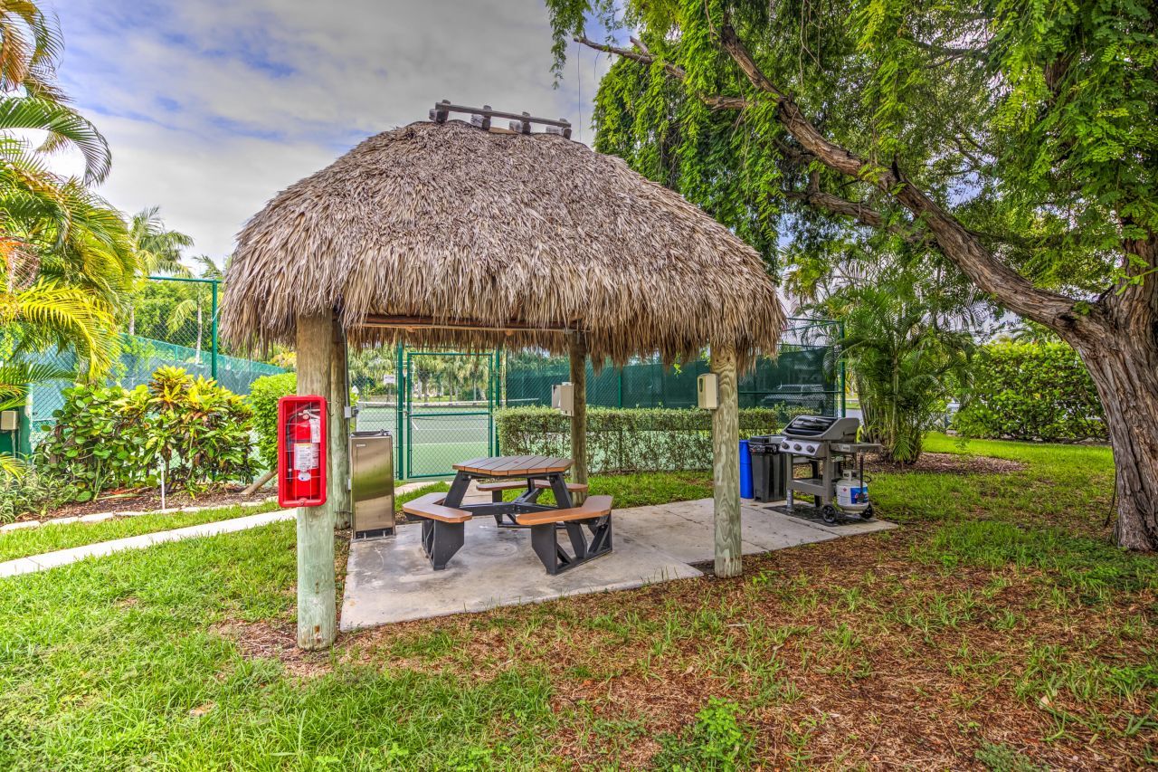 1133 W Ocean Drive, Unit 13, Key Colony, FL 33051 Photo