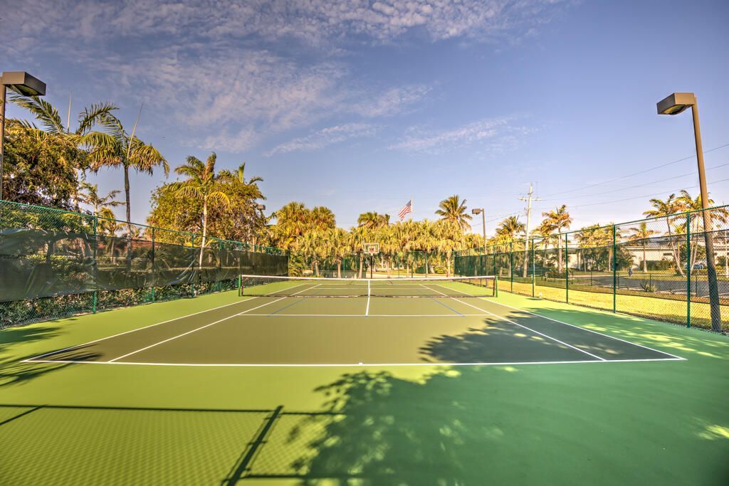 1133 W Ocean Drive, Unit 13, Key Colony, FL 33051 Photo