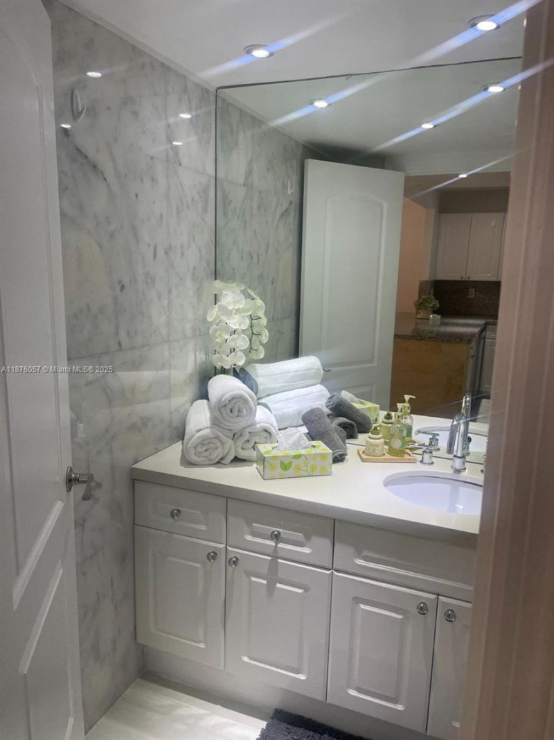 2301 Collins Ave, Unit 632, Miami Beach, FL 33139 Photo