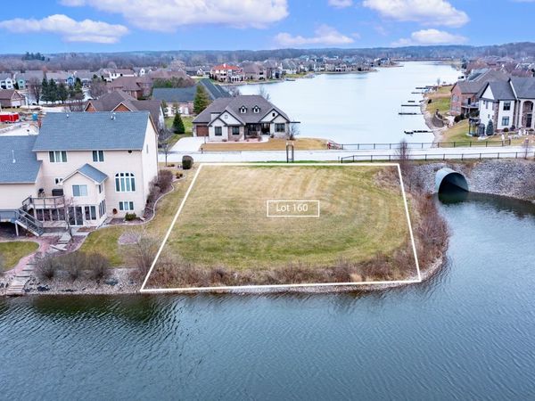 10360 Doubletree Drive S, Winfield, IN 46307