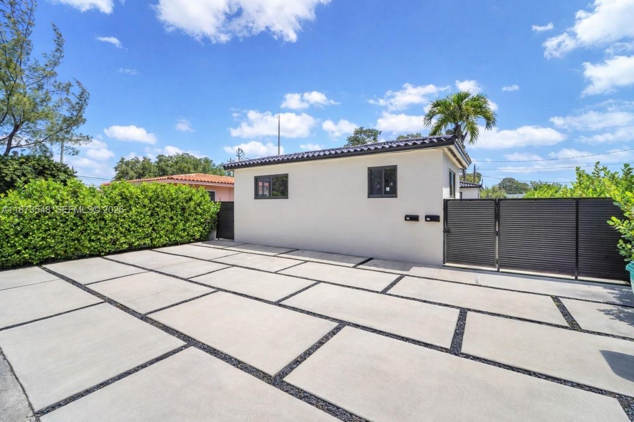 621 SW 33rd Avenue, Miami, FL 33135 Photo