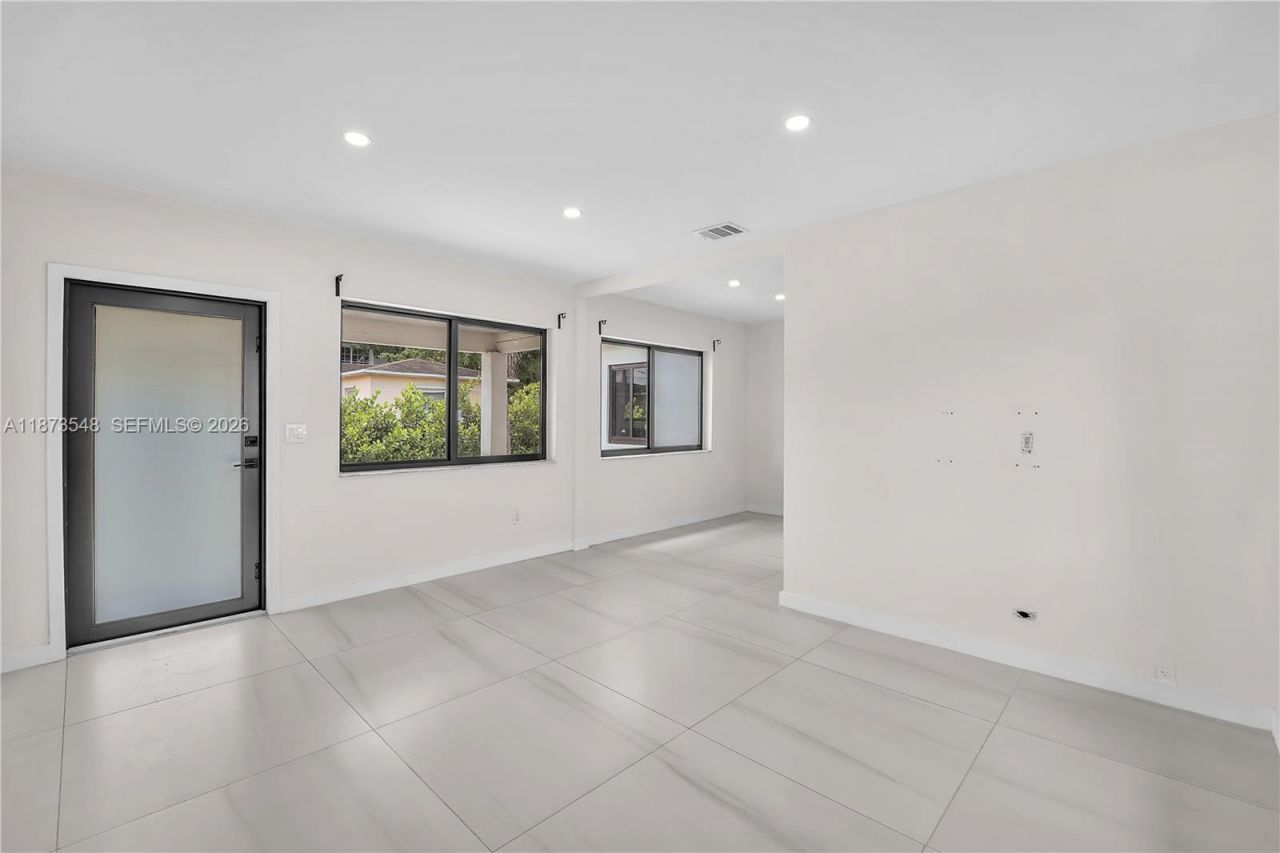 621 SW 33rd Avenue, Miami, FL 33135 Photo