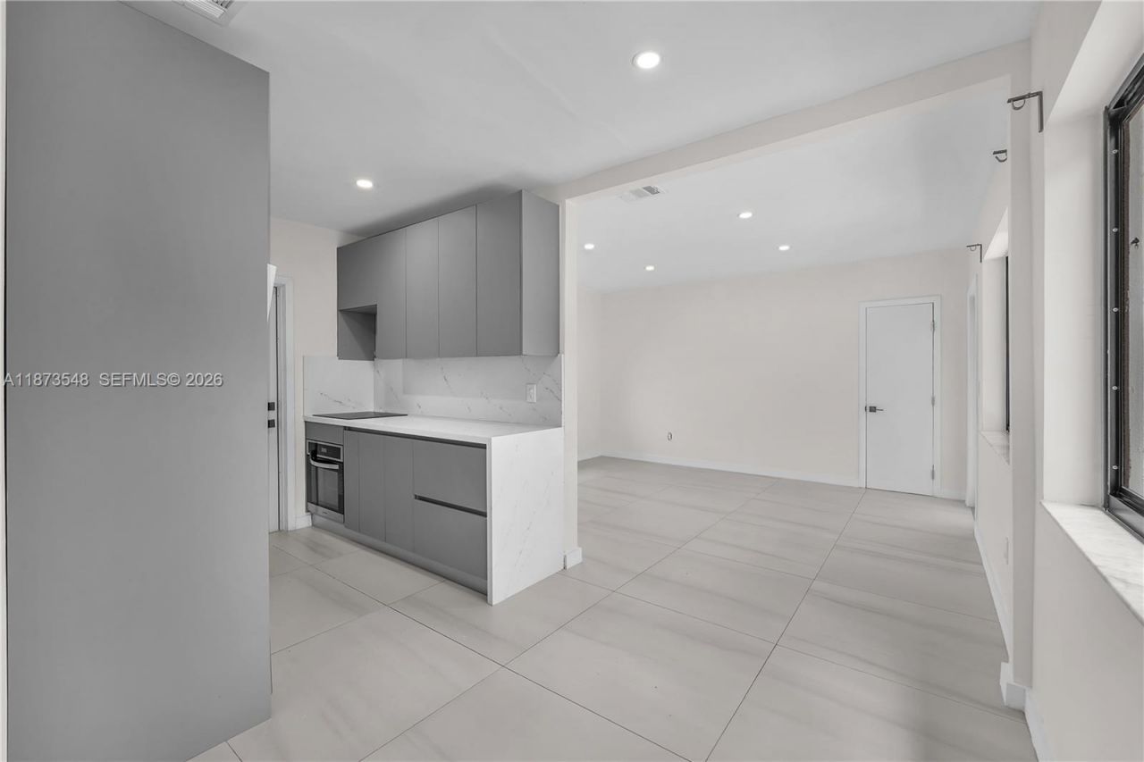 621 SW 33rd Avenue, Miami, FL 33135 Photo